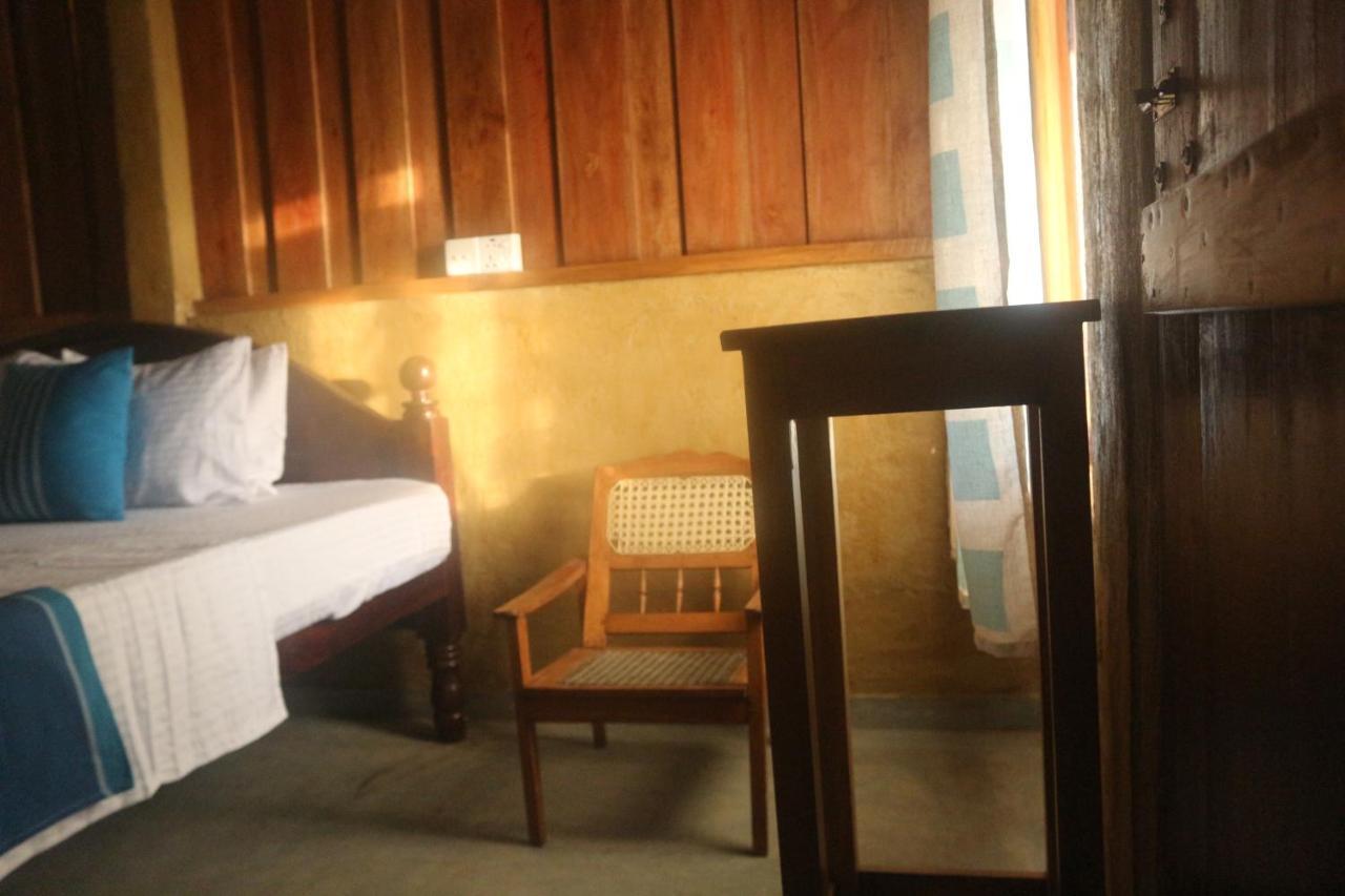 Hotel Beach Rip Rap Cabana And Guest Galle Exterior foto