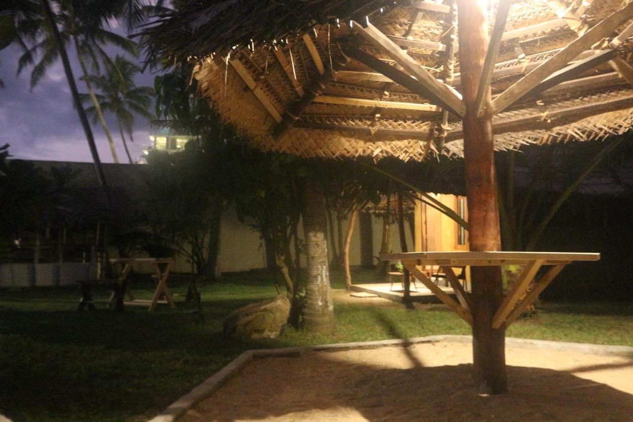 Hotel Beach Rip Rap Cabana And Guest Galle Exterior foto